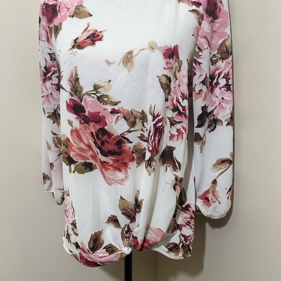 Sara Michelle || Woman’s Floral Top, Size Small - Picture 5 of 7